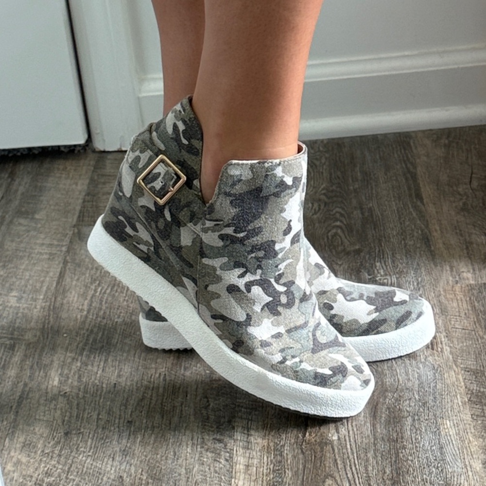 Pink Lily Camouflage Wedge Sneakers